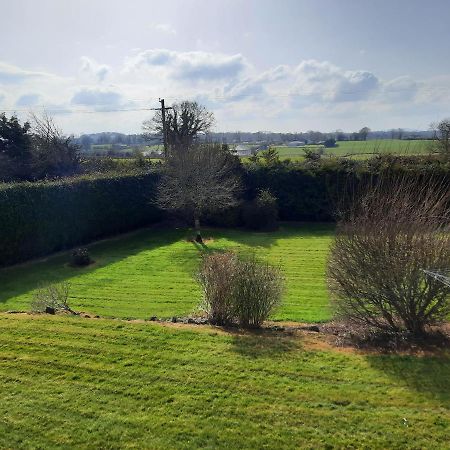 4 Bedroom, 15 Min To Limerick City Quiet Retreat. Bagian luar foto