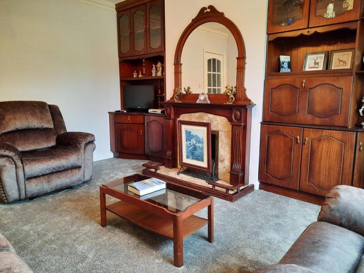4 Bedroom, 15 Min To Limerick City Quiet Retreat. Bagian luar foto